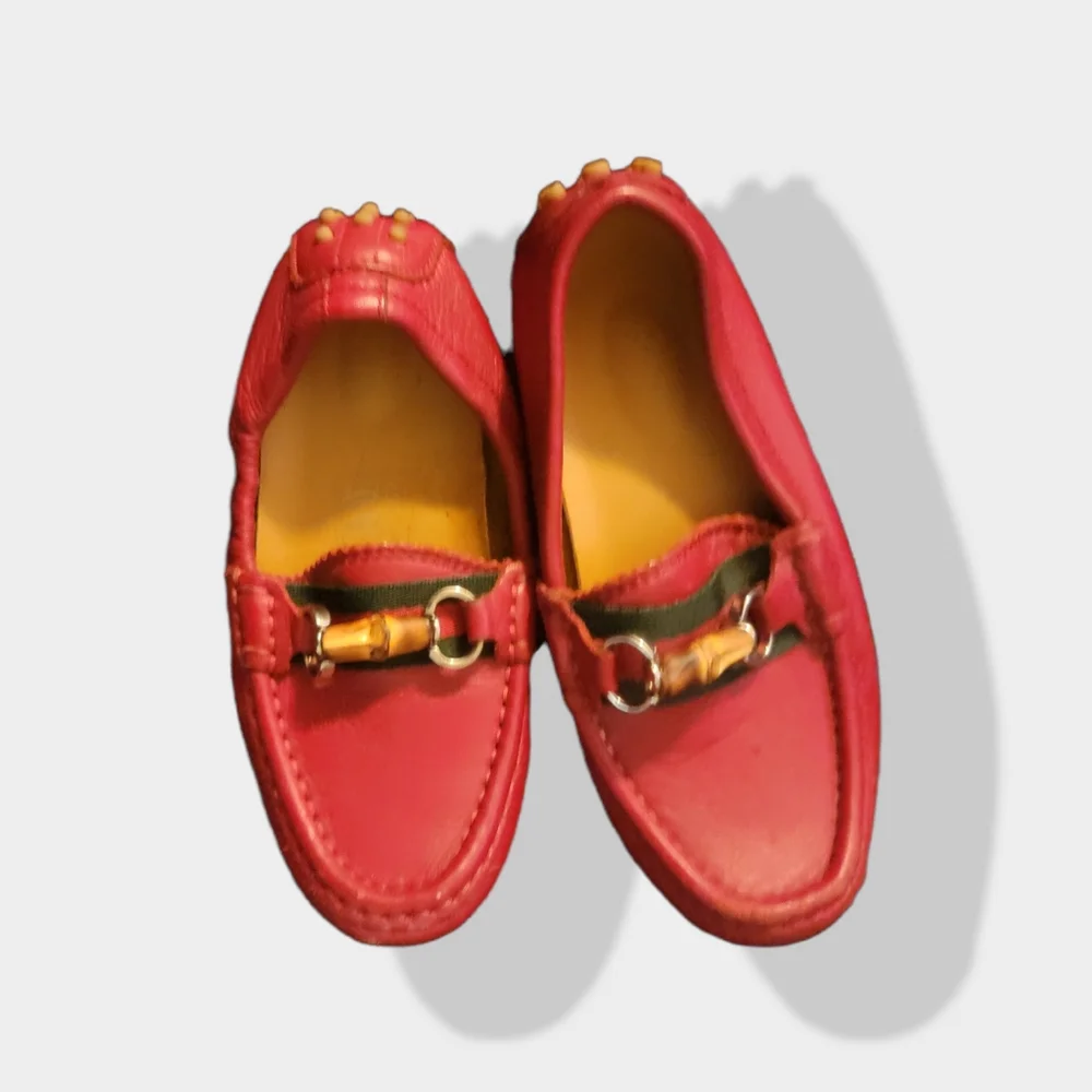 Gucci kids boys scarlet red leather moccasins drivers bamboo EU left 25 right 26
